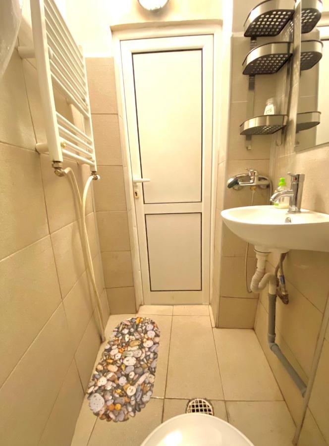 Km 0 Studio Bukares Bagian luar foto